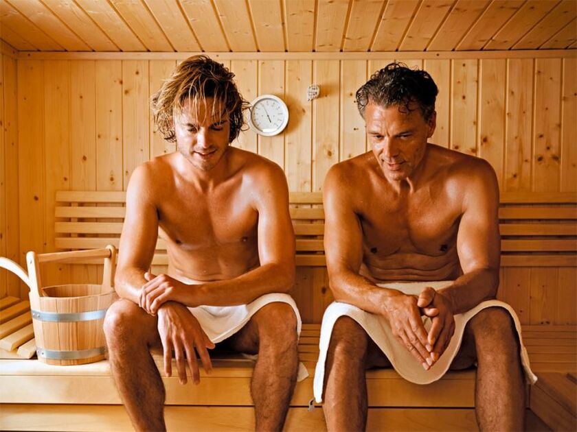 Les hommes visitent le sauna pour traiter la prostatite